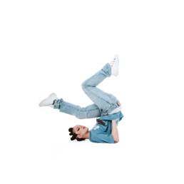 Estellina Portraitaufnahme im Studio, modernes künstlerisches Shooting